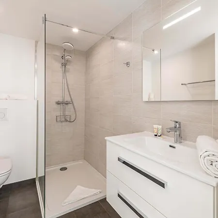 Le Louis Blanc Avec Balcon En Plein Centre-ville * Cannes