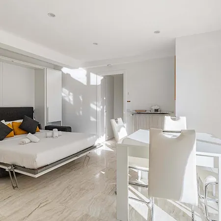 Le Louis Blanc Avec Balcon En Plein Centre-ville Daire Cannes