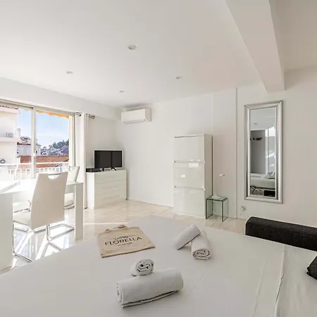 Le Louis Blanc Avec Balcon En Plein Centre-ville Daire Cannes